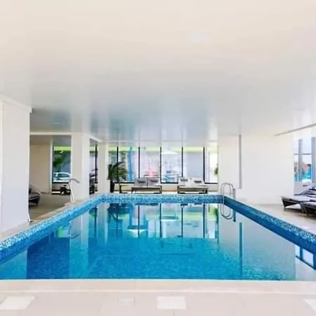 Golden Sands Premium Piscina Interioara Incalzita Langa Plaja Navodari