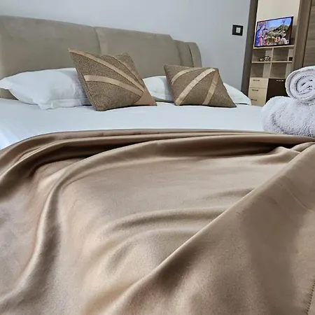 Golden Sands Premium Piscina Interioara Incalzita Langa Plaja Năvodari
