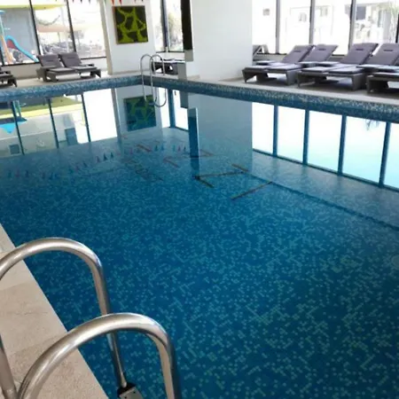 Golden Sands Premium Piscina Interioara Incalzita Langa Plaja