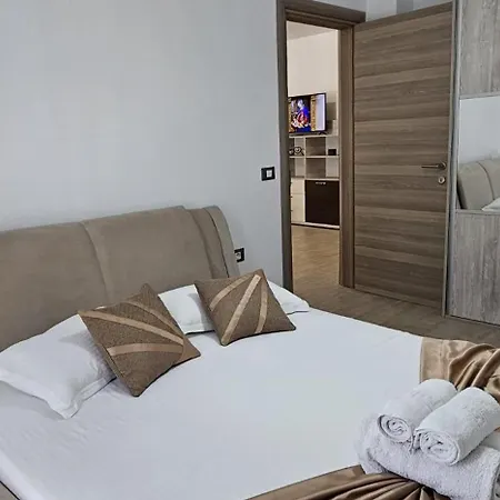 Golden Sands Premium Piscina Interioara Incalzita Langa Plaja Apartamento Năvodari