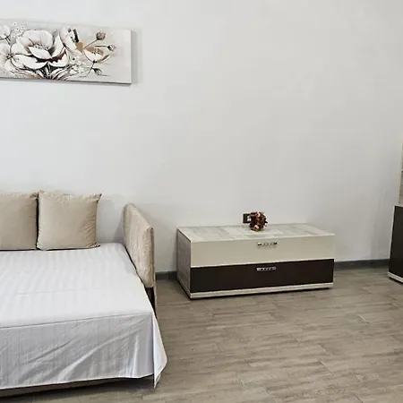 Apartment Golden Sands Premium Piscina Interioara Incalzita Langa Plaja *