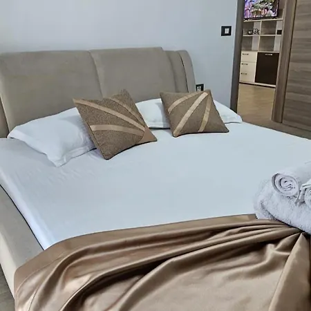 Apartment Golden Sands Premium Piscina Interioara Incalzita Langa Plaja Navodari