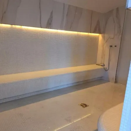 Apartment Golden Sands Premium Piscina Interioara Incalzita Langa Plaja *