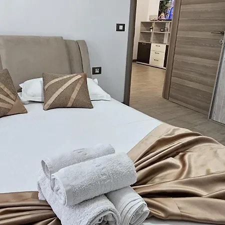 Golden Sands Premium Piscina Interioara Incalzita Langa Plaja Apartamento